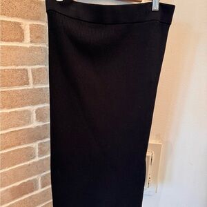 NEW WITHOUT TAGS - DKNY Black Ribbed Pencil Skirt with slit